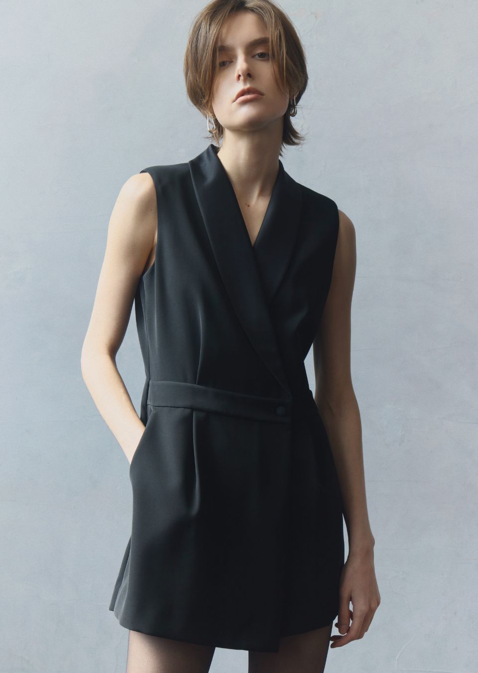 SHAWL COLLAR SHORT JUMPSUIT