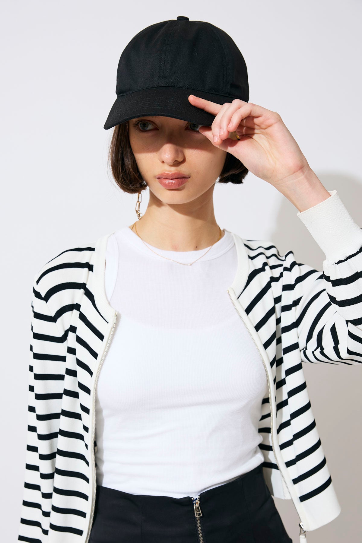 BORDER CHAIN CAP