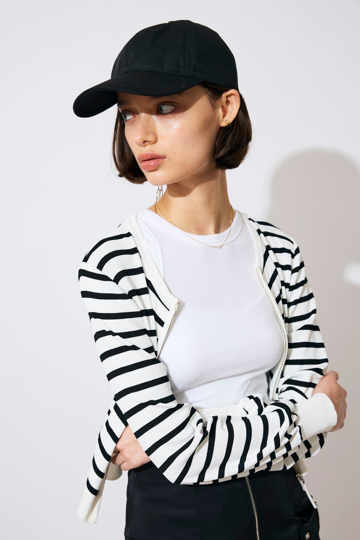 BORDER CHAIN CAP