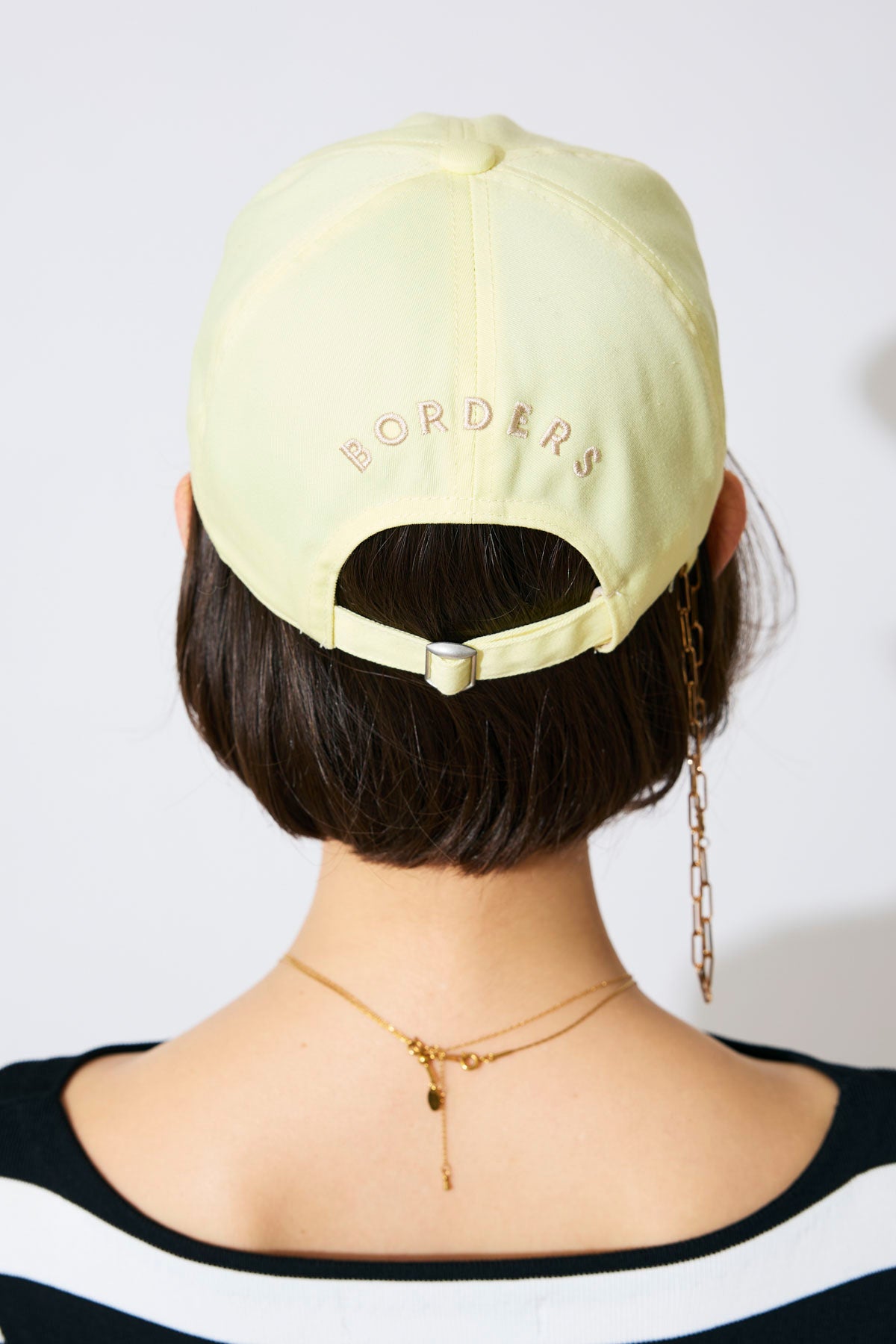 BORDER CHAIN CAP