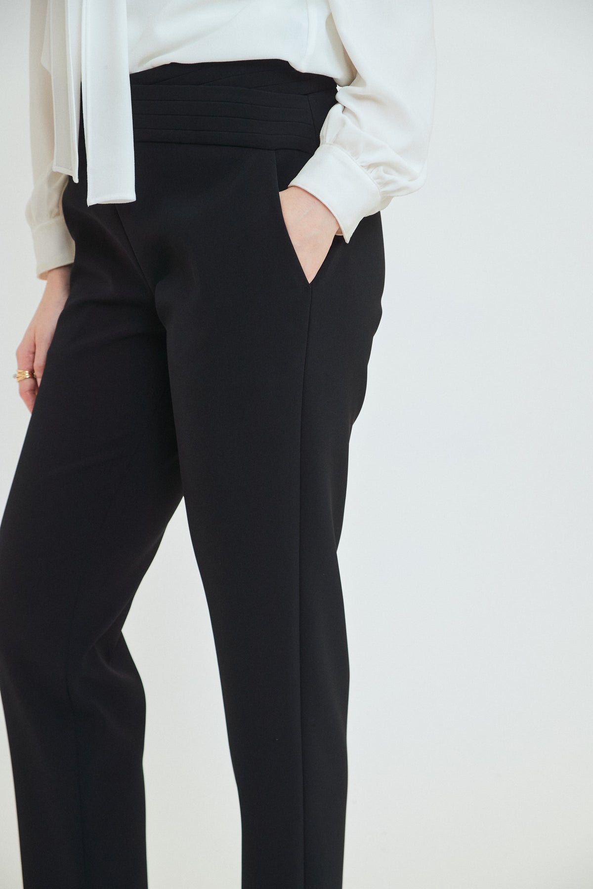 TAPERED PANTS NOIR