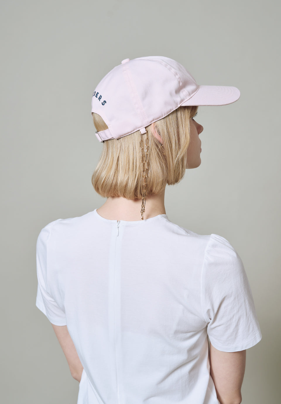 BORDER CHAIN CAP
