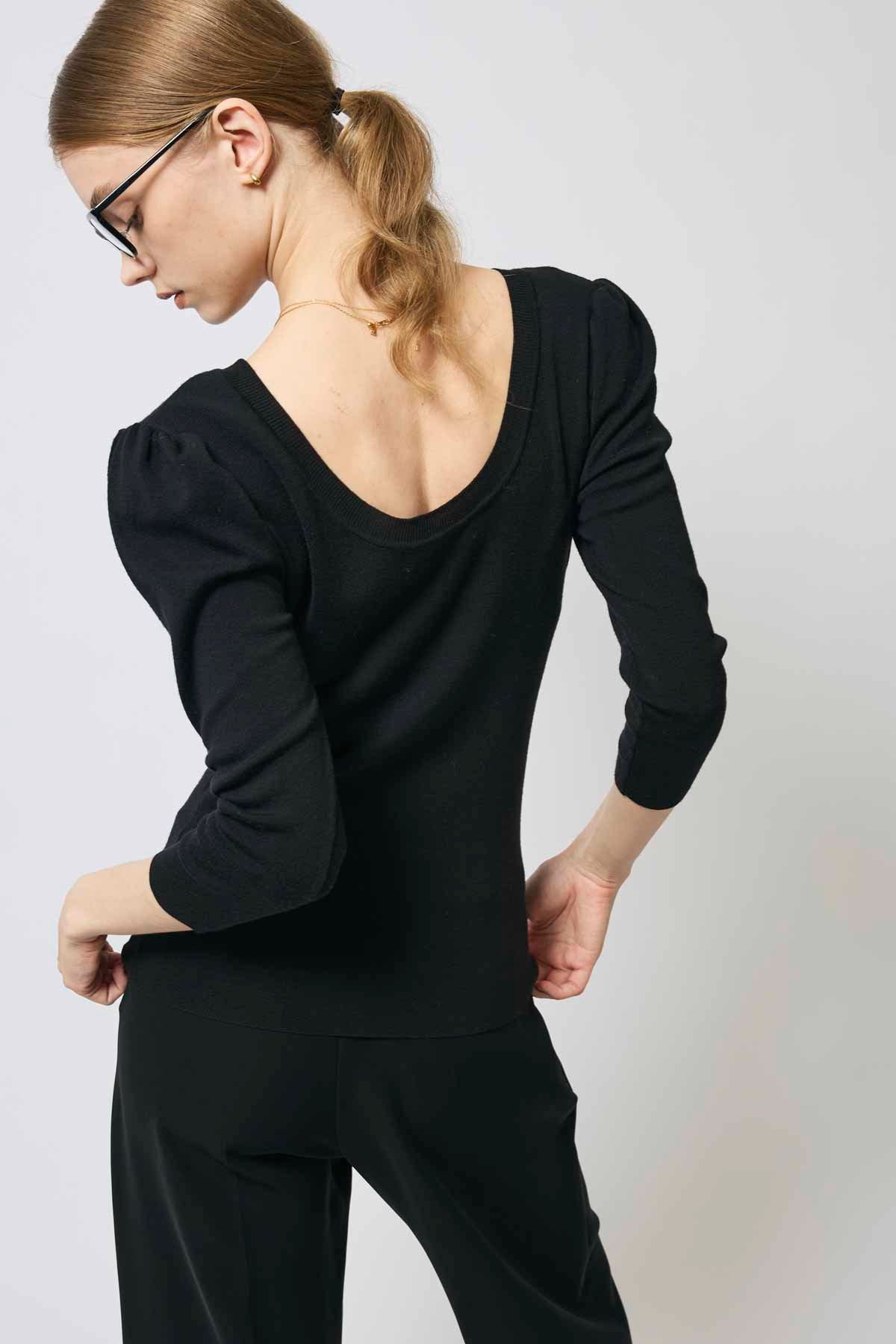 BACK OPEN KNIT