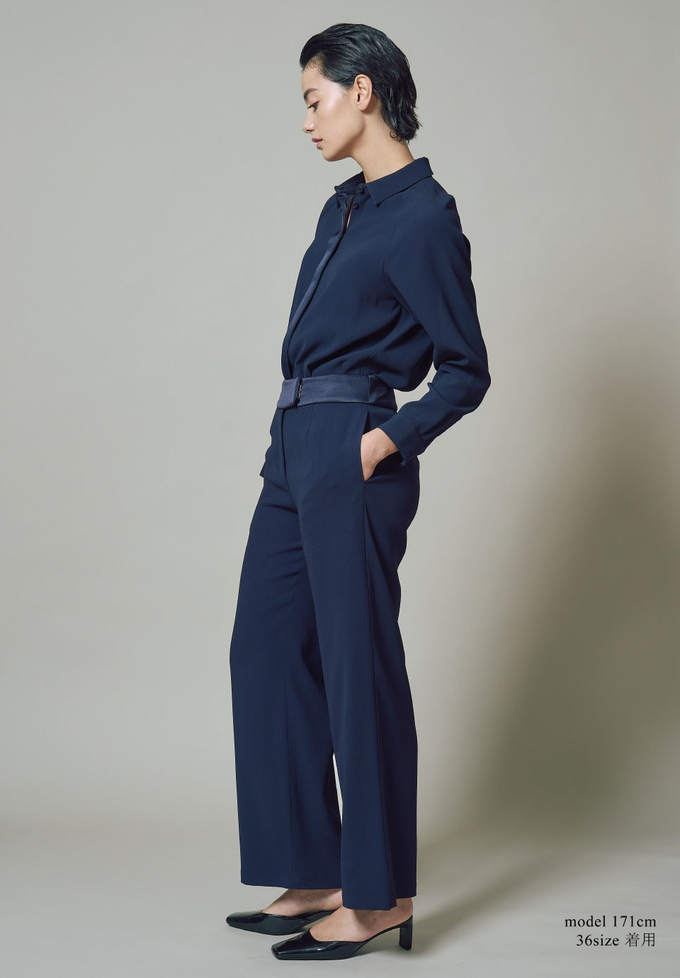 BACK SATIN PANTS