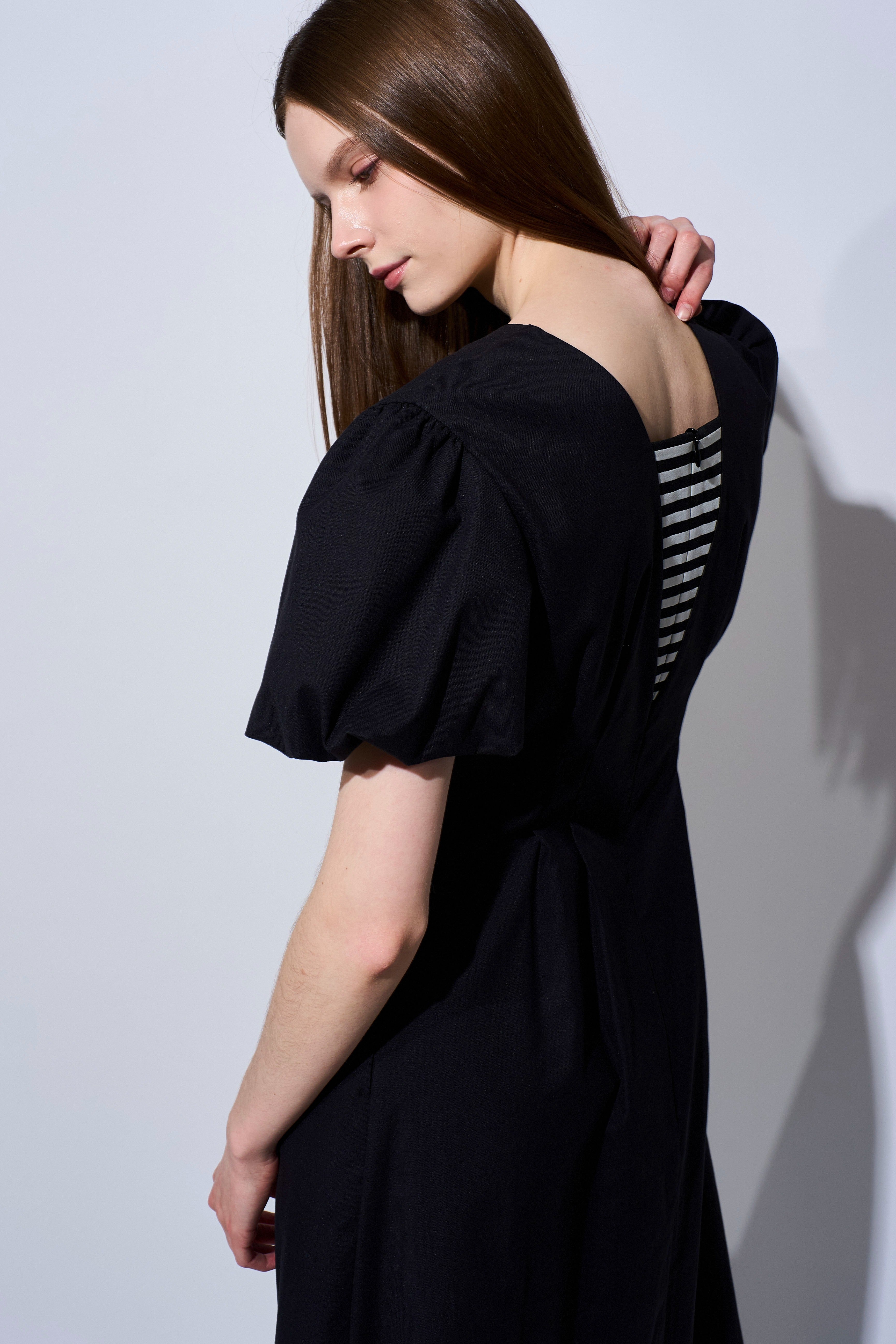 BACK BORDER DRESS
