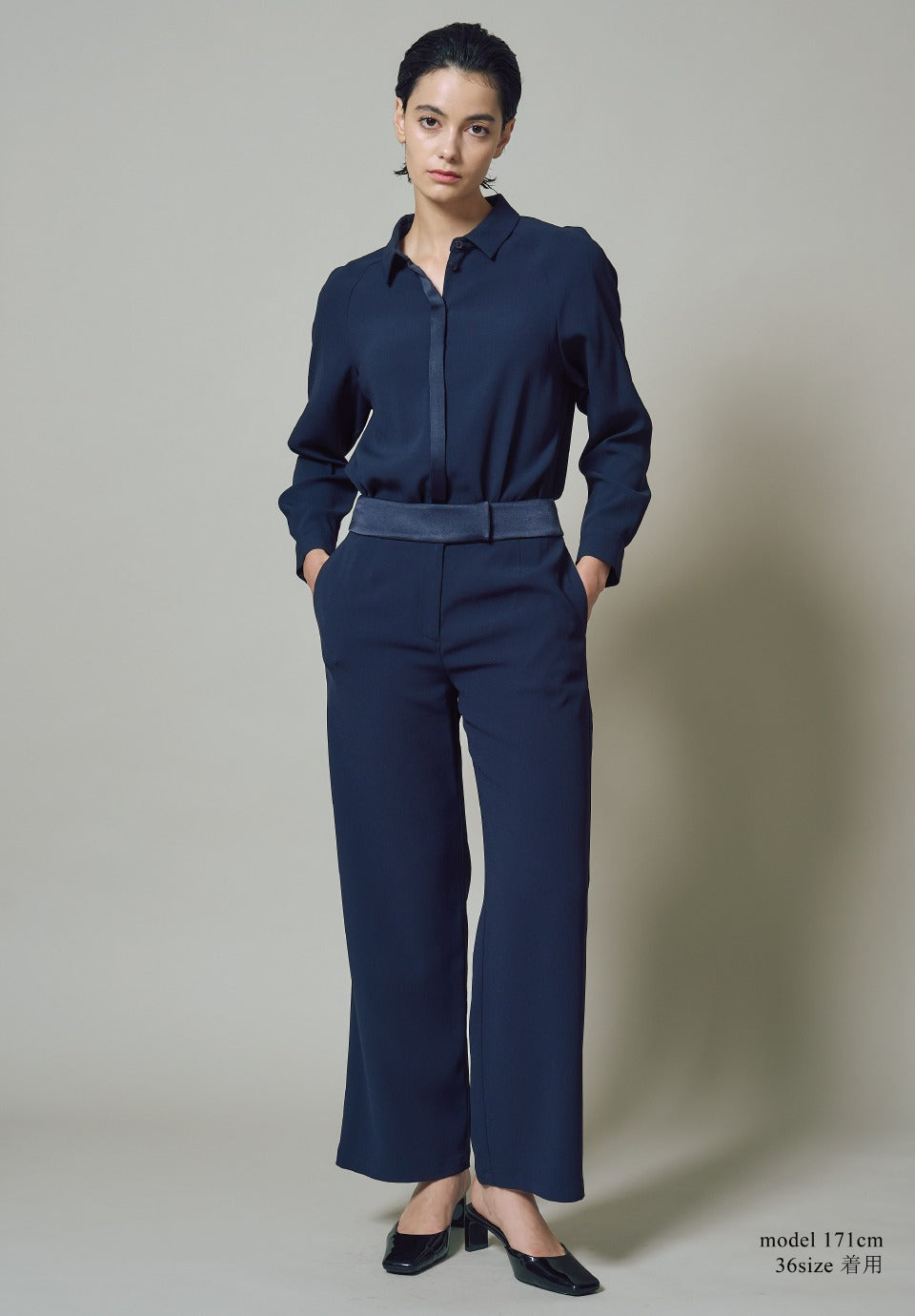 BACK SATIN PANTS