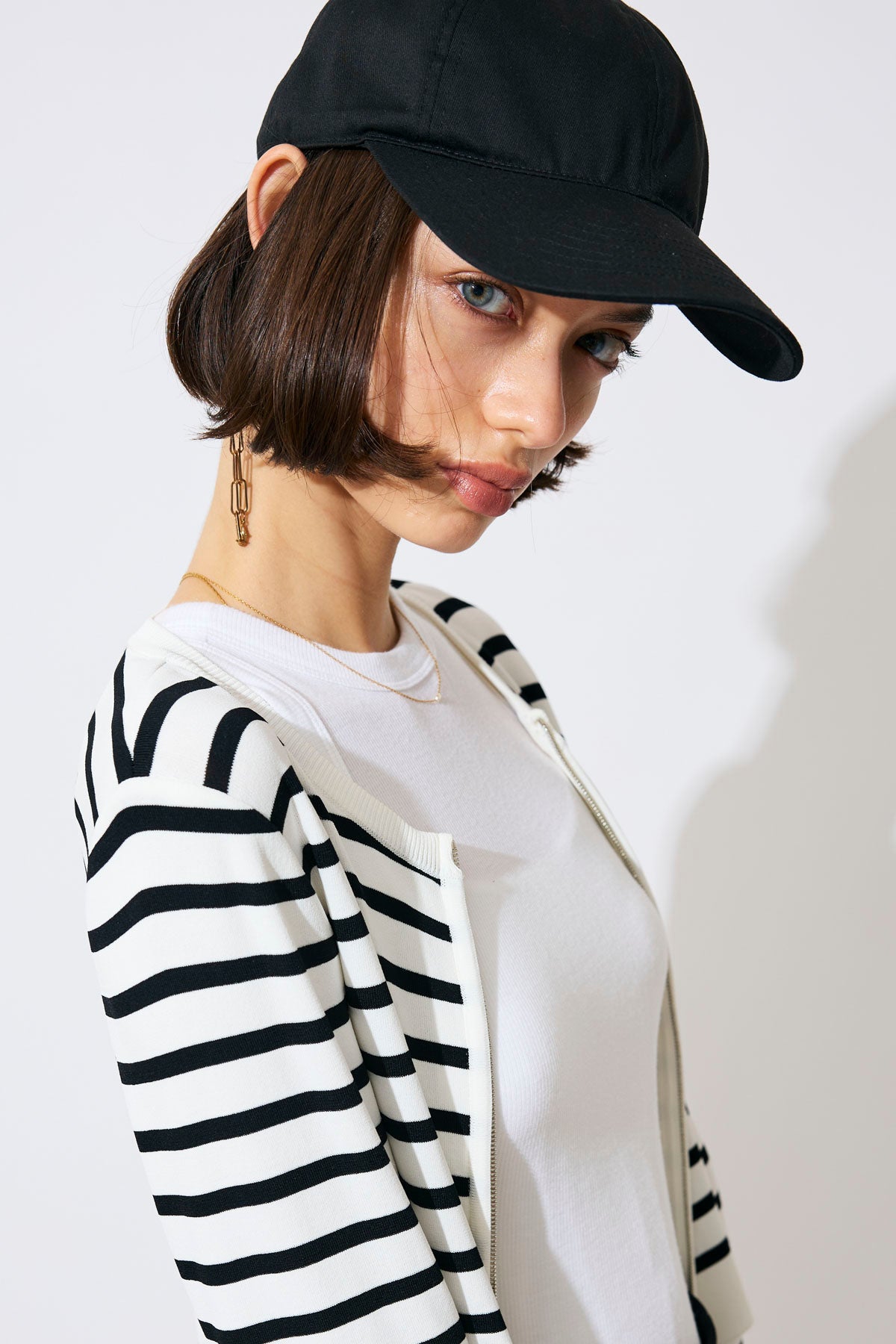 BORDER CHAIN CAP