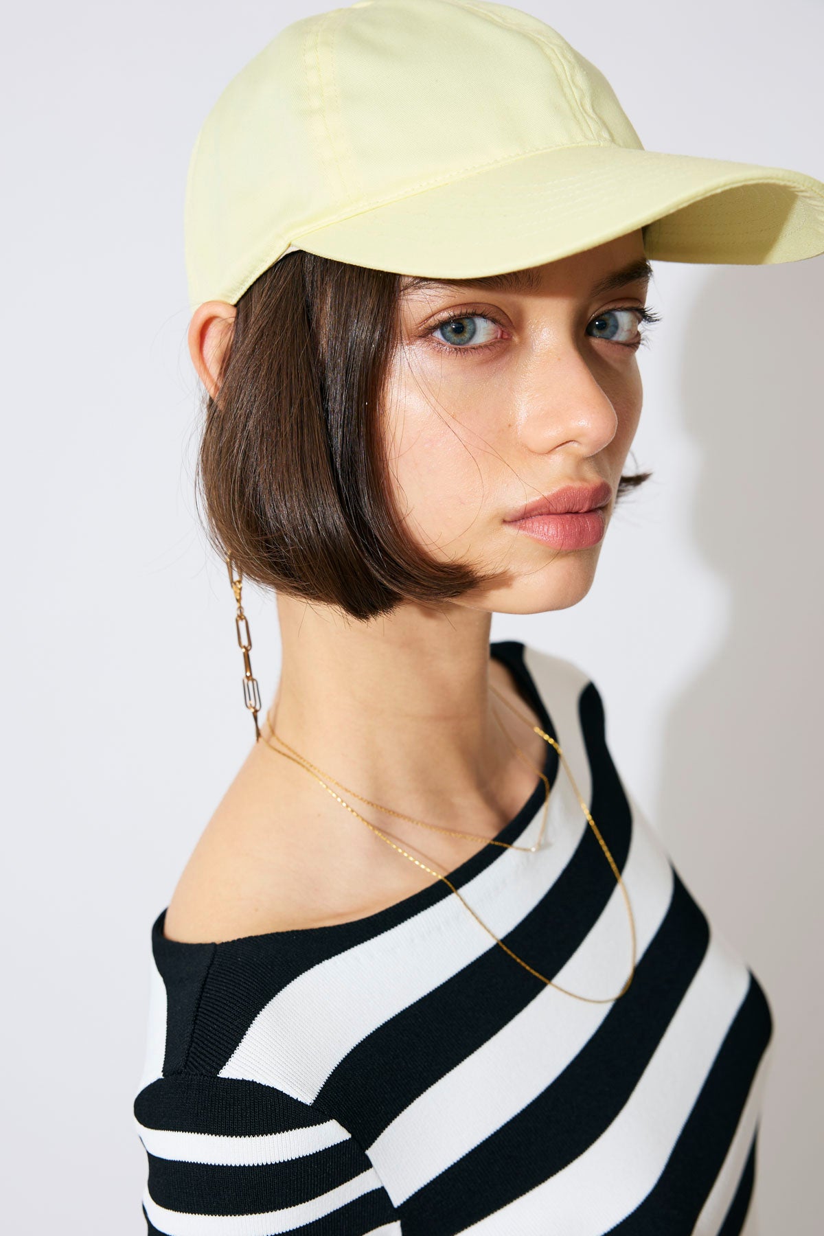 BORDER CHAIN CAP