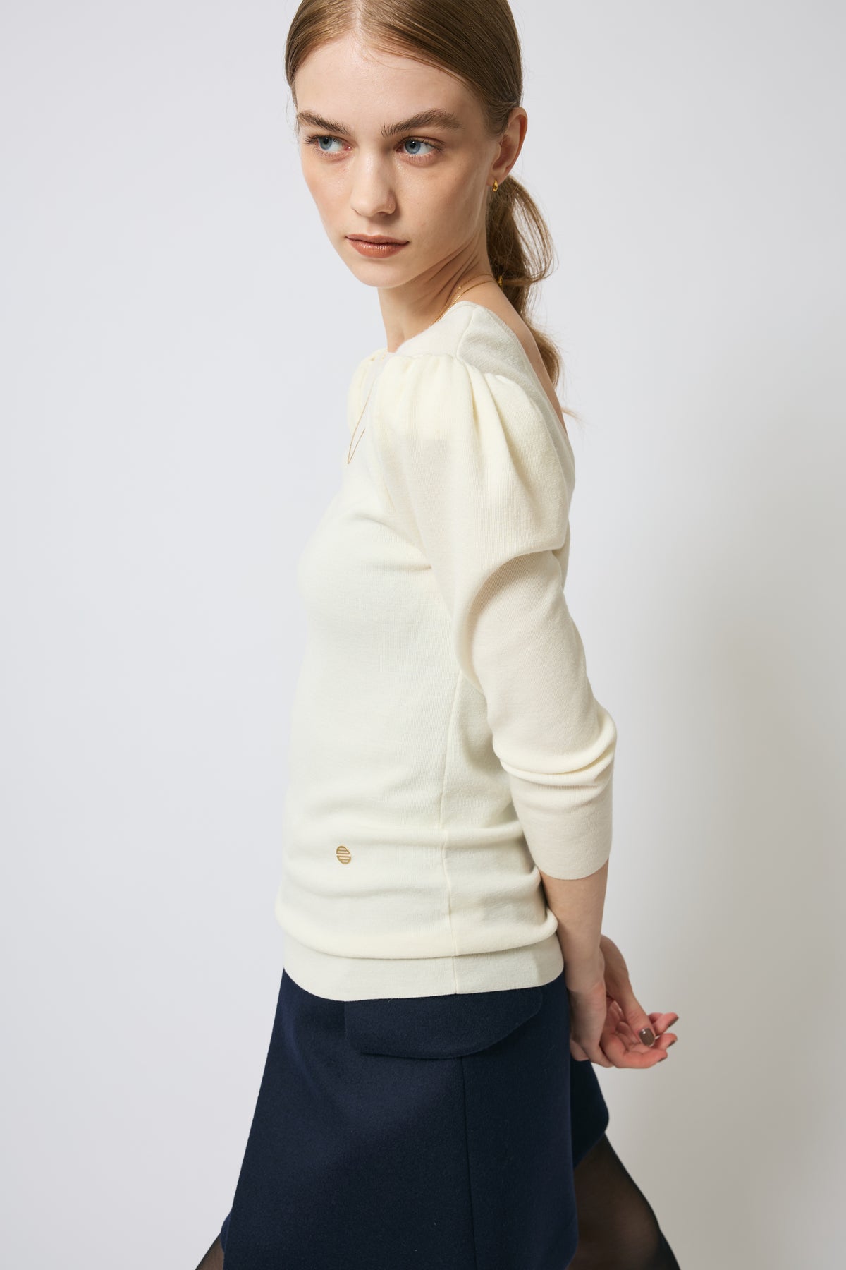 BACK OPEN KNIT