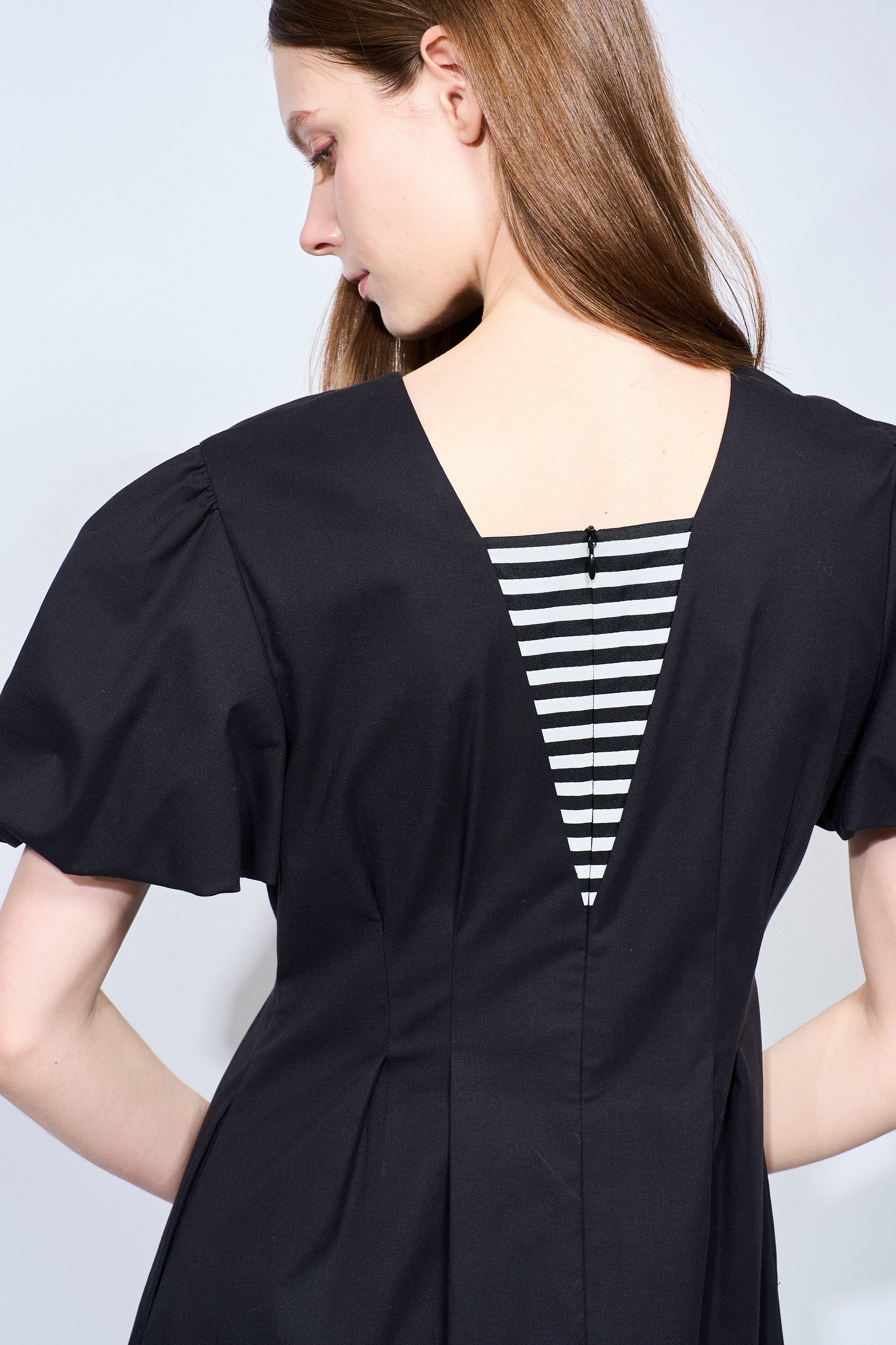 BACK BORDER DRESS
