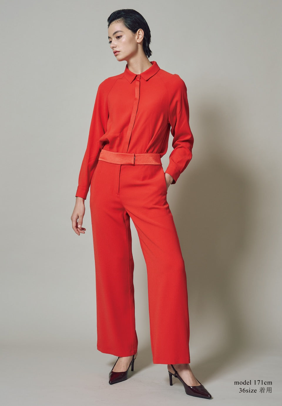 BACK SATIN PANTS