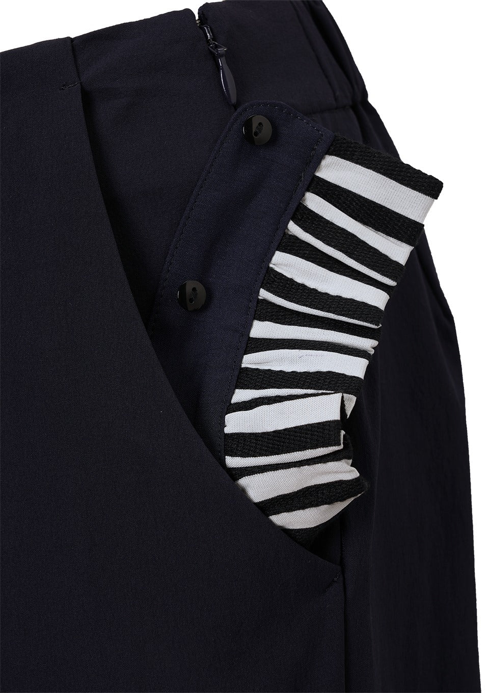 SIDE FRILL STRETCH PANTS