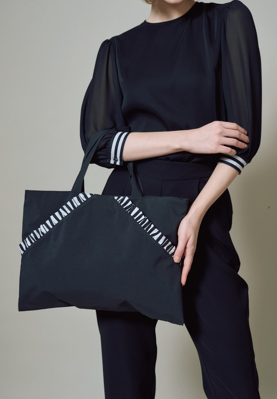 BORDER POCKET TOTE