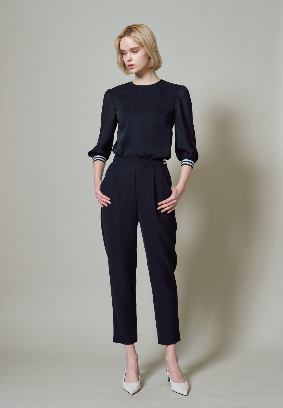 TUCK TAPERED PANTS