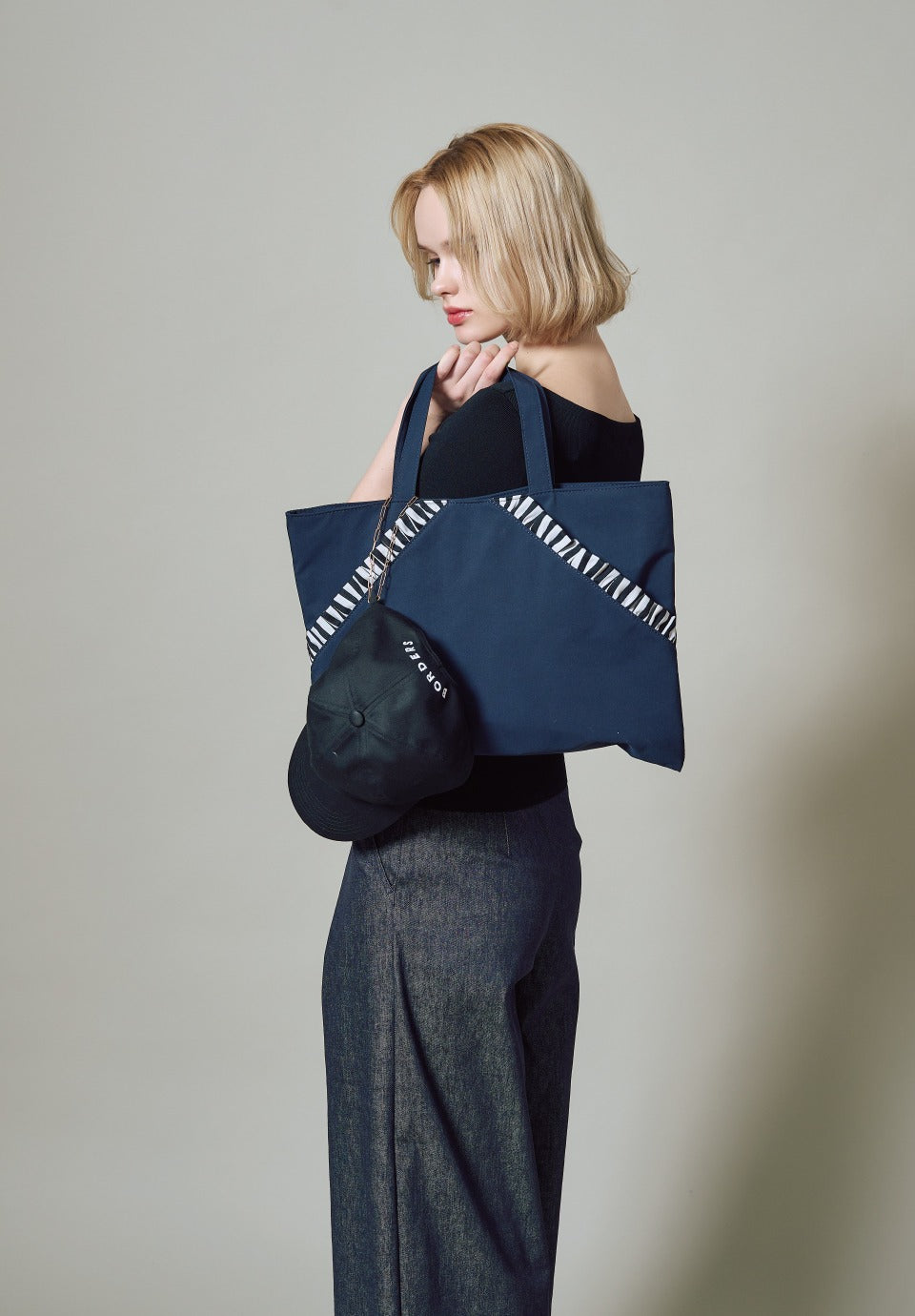 BORDER POCKET TOTE